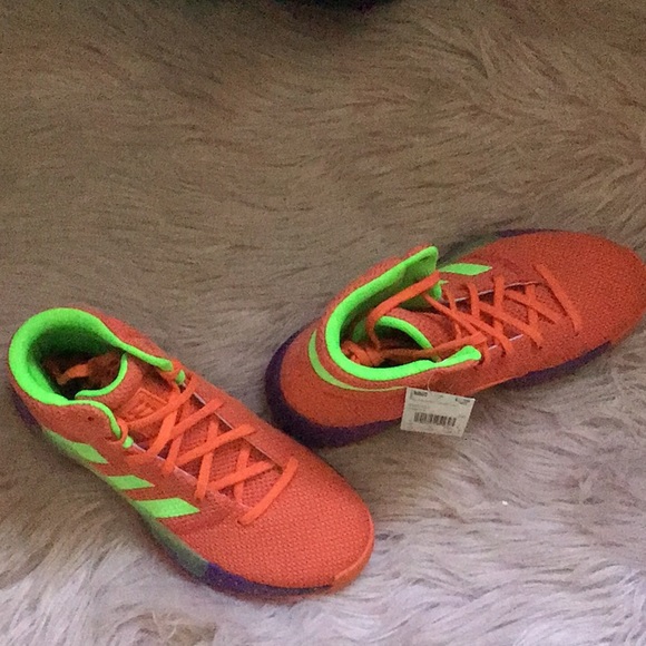 Girls Adidas Pro bounce basketball shoes - Picture 1 of 3